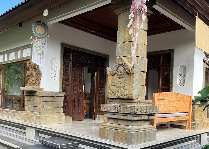 Karma Luwih House Villa *